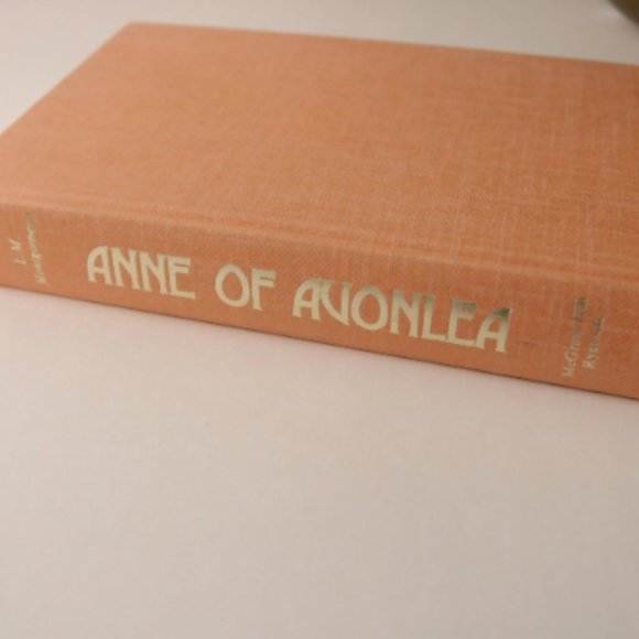 Vintage Anne of Avonlea by L.M. Montgomery, First Canadian Edition - Picture 2 of 7